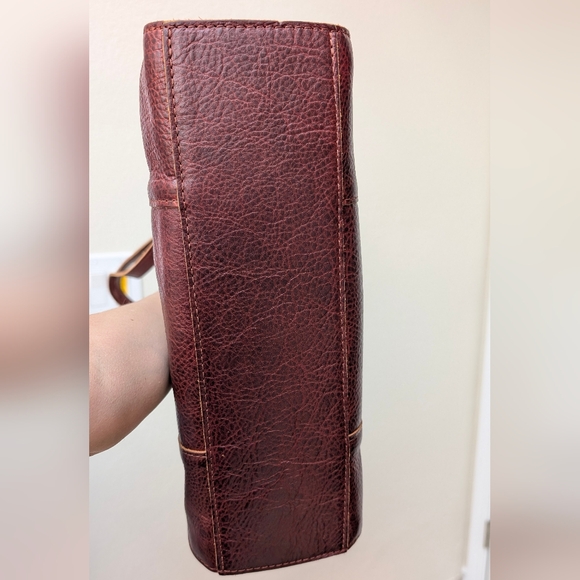 Cinnamon Bear E/W Lola Crossbody Bag - Picture 6 of 7